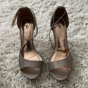 Size 7 gold jute heels